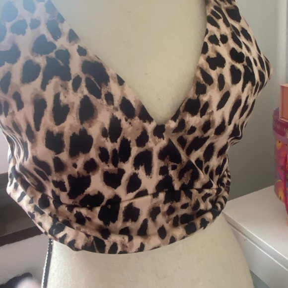 VICTORIA’S SECRET ❤️  Animal Print Sports Bra - XL - Picture 3 of 10